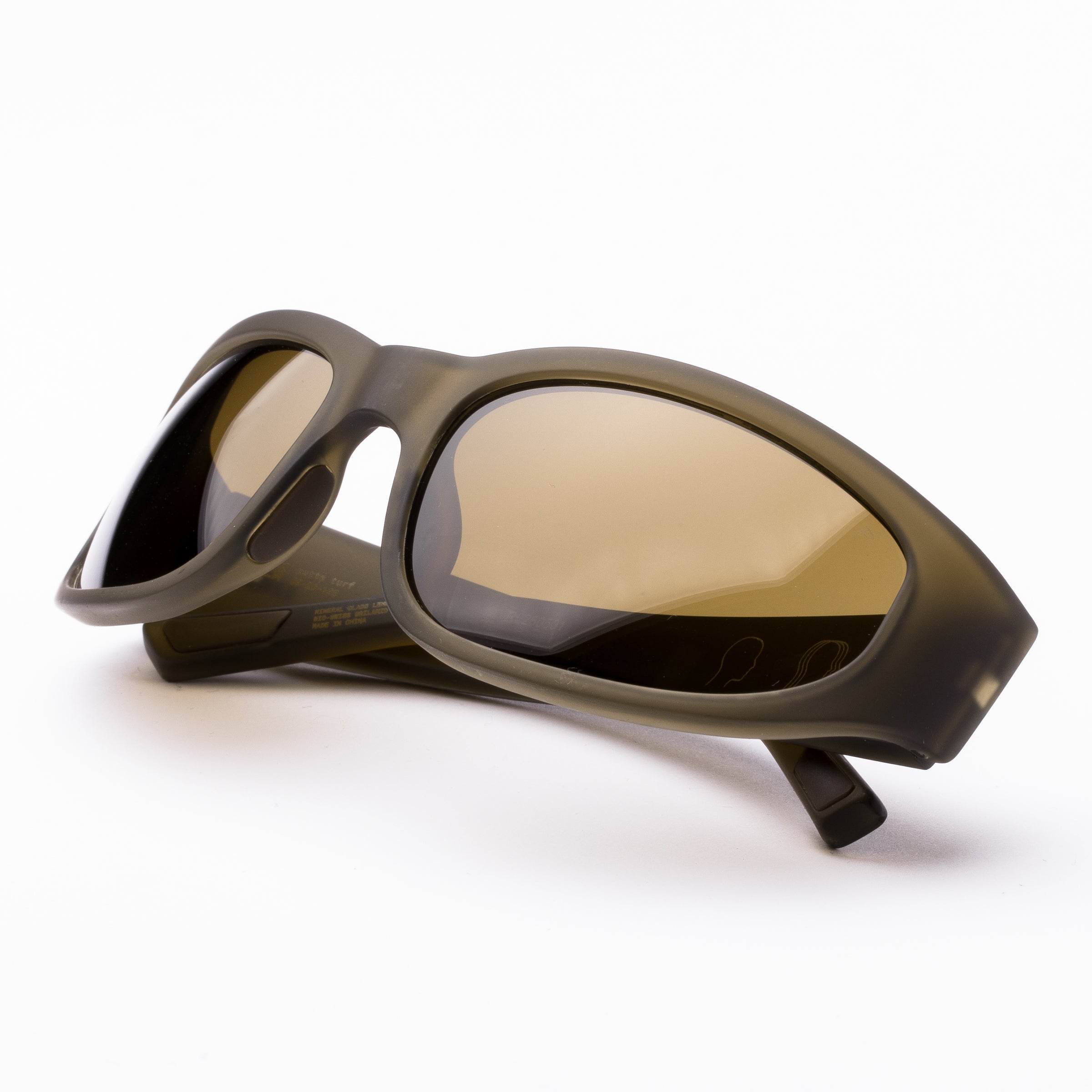Blur : Matte Turf / Brown Polar